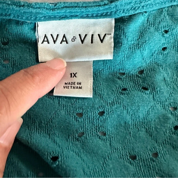 Ava & Viv women's 1X teal eyelet blouse 3/4 sleeve - Picture 3 of 4
